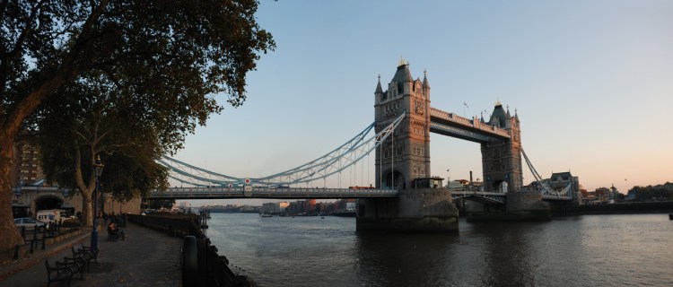 The Tower Bridge és un dels ponts que travessen el Tàmesis.