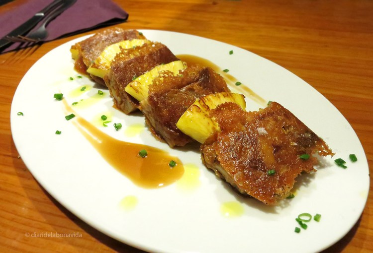 Peus de porc desossats amb pinya