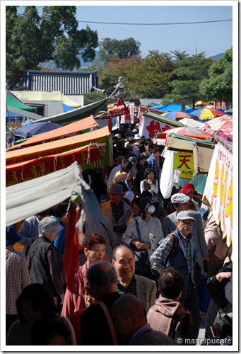 Mercat de Kõbõ-san el 21 de cada mes. Al recinte del temple Tõ-ji.