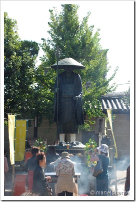 Mercat de Kõbõ-san el 21 de cada mes. Al recinte del temple Tõ-ji.