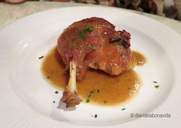 confit d'ànec amb prunes