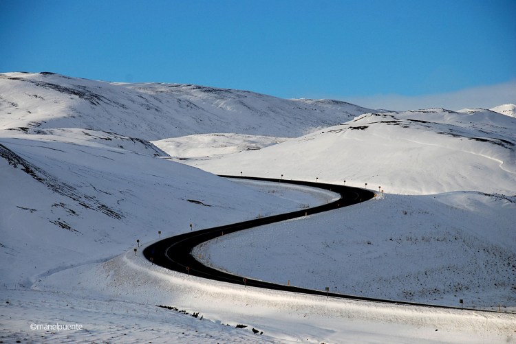 Carreteres nevades. Zona geotermal de Námajall Hverir