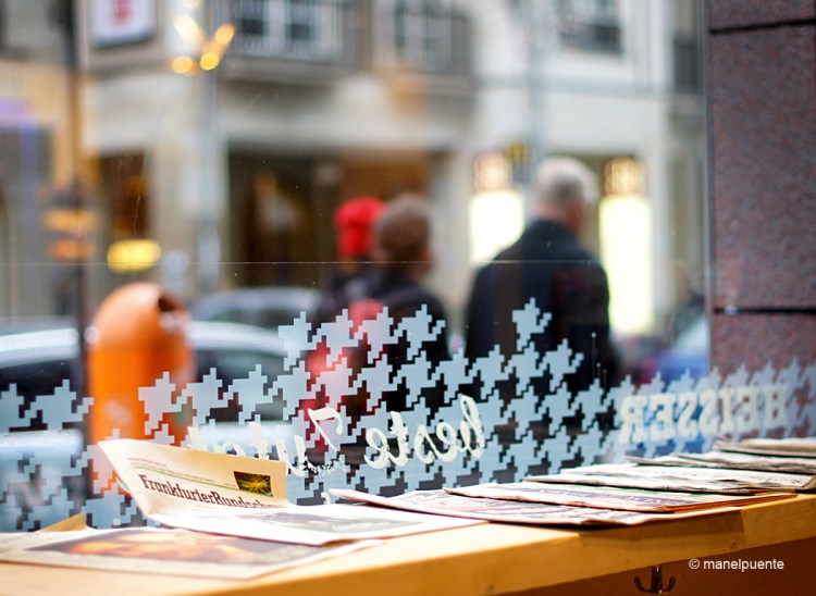 Les finestres de les cafeteries són ideals per veure passar la vida berlinesa