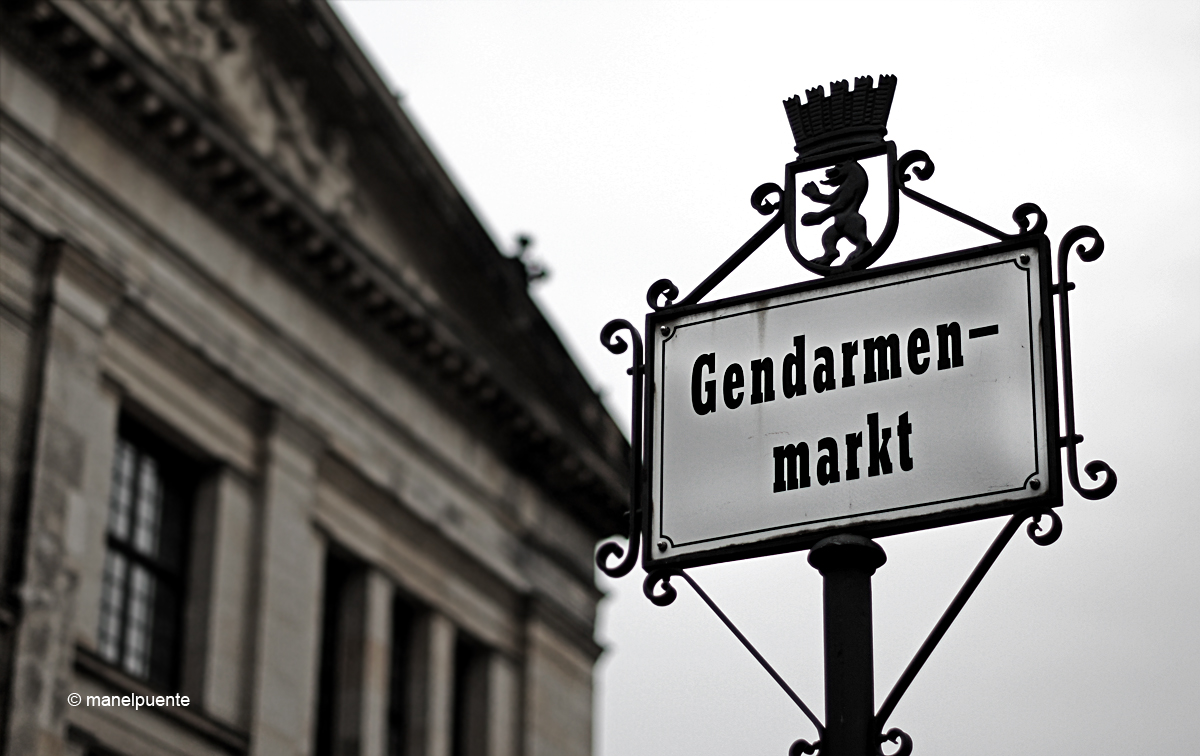 La Gendarmenmarkt, inspirada en les "piazzas" renaixentistes italianes, és una de les més maques de Berlín
