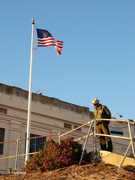Ara, els guardes vigilen les instal·lacions i no als presos...