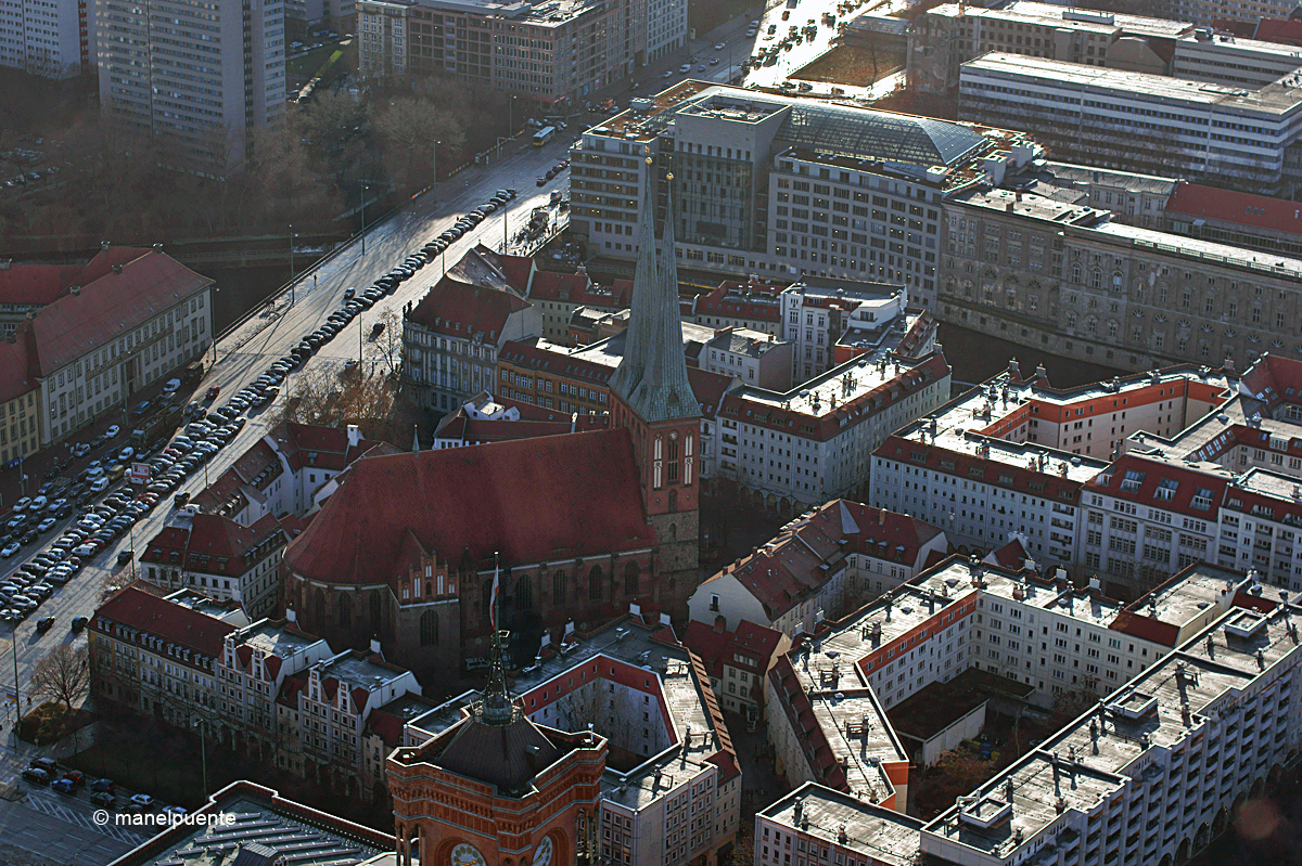 La història de l'església de Nikolaikirche es remonta a la fundació de la ciutat a mitjans del segle XIII