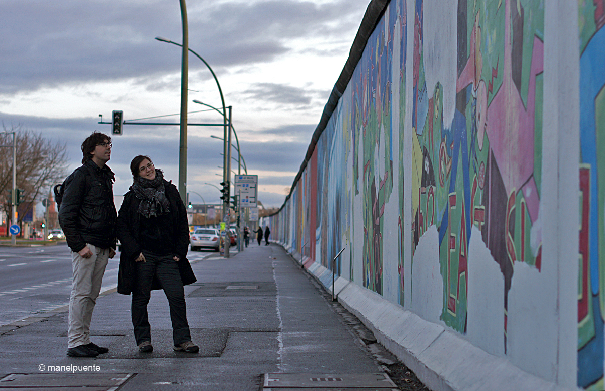 Entre l'estació de trens d'Ostbahnhof i el riu Spree, podem trobar el fragment de Mur més llarg que es conserva: 1'3 km.