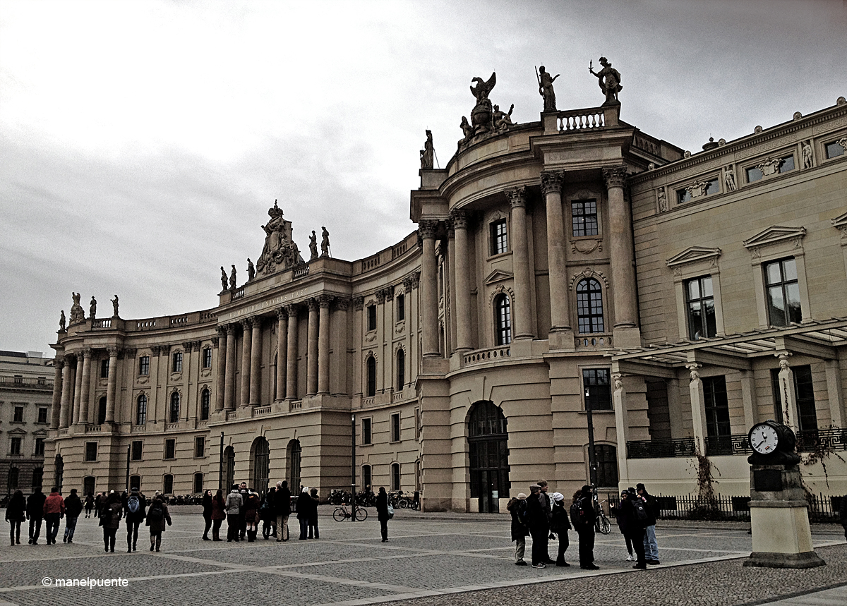 El 1933, els nazis van cremar 25.000 llibres davant la Universitat Humboldt. Aquesta institució ha vist sortir de les seves aules 29 premis Nobel, com Albert Einstein