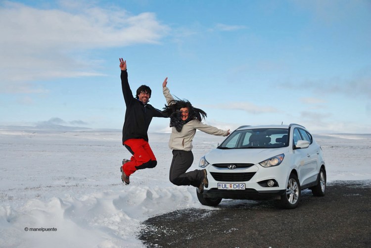 Carretera F862 nevada. Camí­ de la cascada Dettifoss
