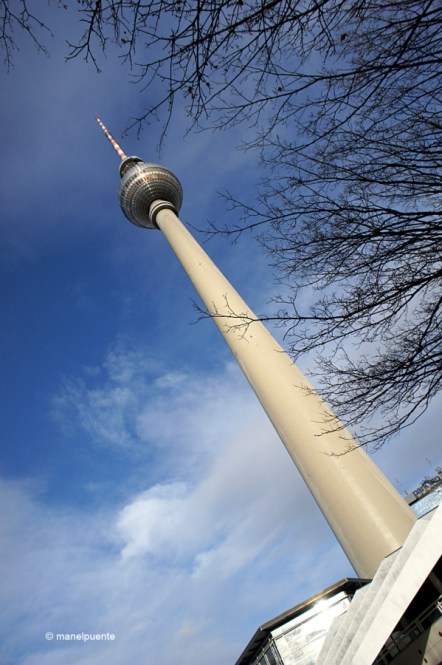 A mida que ens apropem a la torre, el nostre coll pateix més per tenir la visió de l'estructura