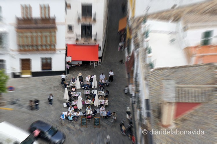 Qualsevol cantonada és bona per treure les taules al carrer