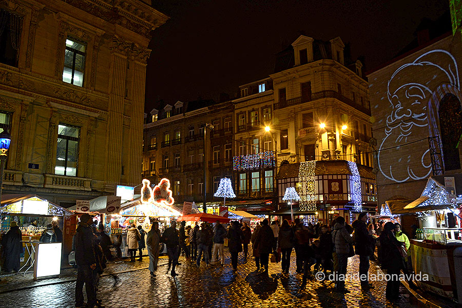 Hi ha força gent, però al ser entre setmana es pot voltar molt bé