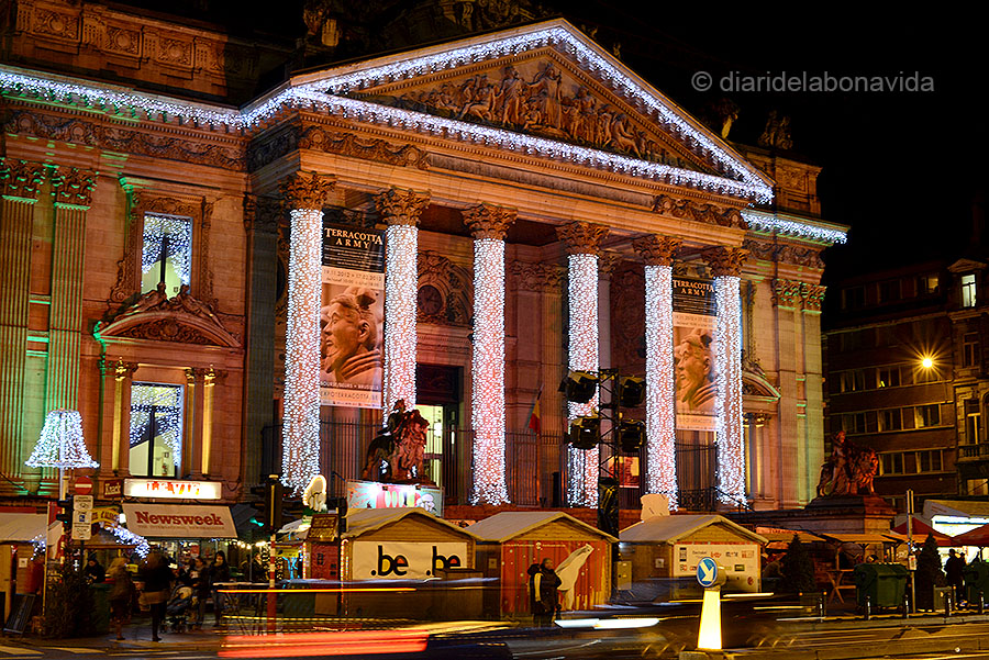 La Bourse, decorada amb il.luminació nadalenca