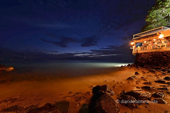 La nit arriba a Lahaina