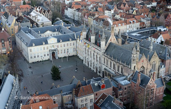 L'Ajuntament i la Basílica de la Santa Sang a Burg