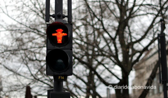 L'Ampelmann vermell ens marca la prohibició per passar