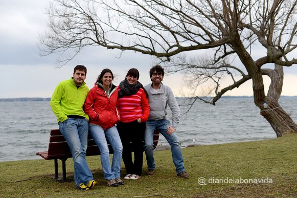 Amb en Martí i l'Anna davant l'enorme llac Ontario