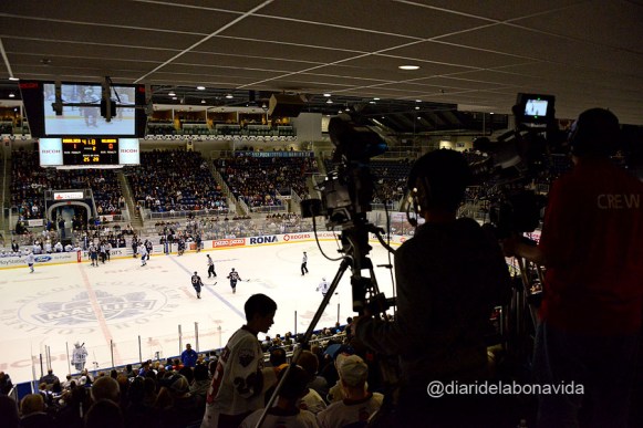 No podem evitar apropar-nos al lloc on es situen les càmeres de TV