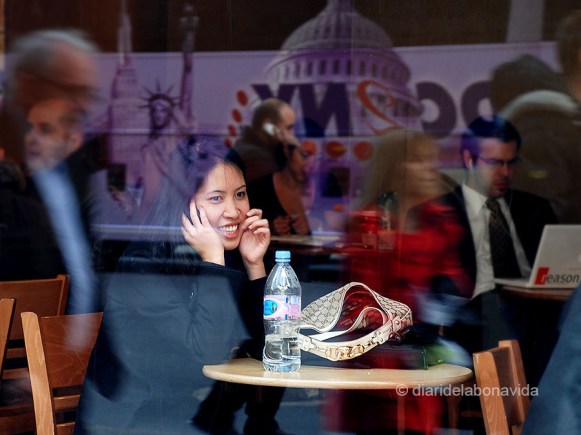 La sort moltes vegades ens ajuda a situar la fotografia. En aquest cas, a una cafeteria de Nova York