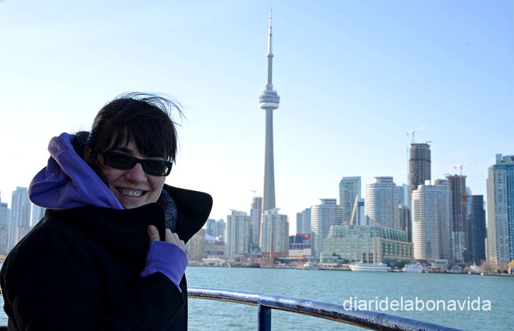Observant la torre des del ferri, quan encara feia molt i molt fred...