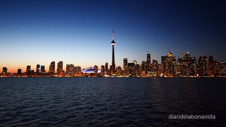 Skyline nocturn de la ciutat des de Toronto Islands