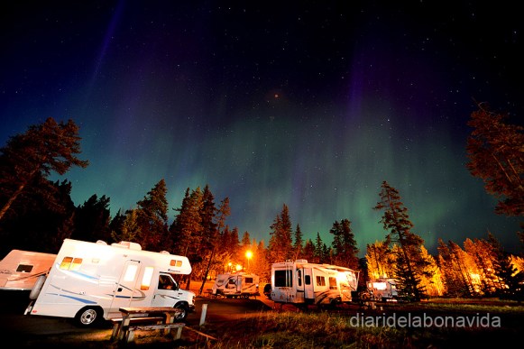 Una aurora boreal ens acompanya al Parc de Banff