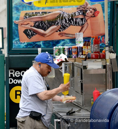 newyork0544_hotdog_beyonce