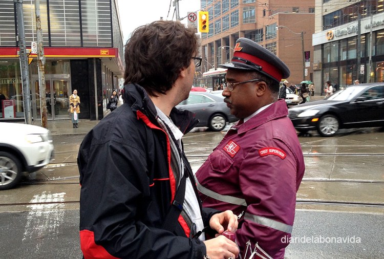 Un amable revisor de tranvia ens informa de l'incident
