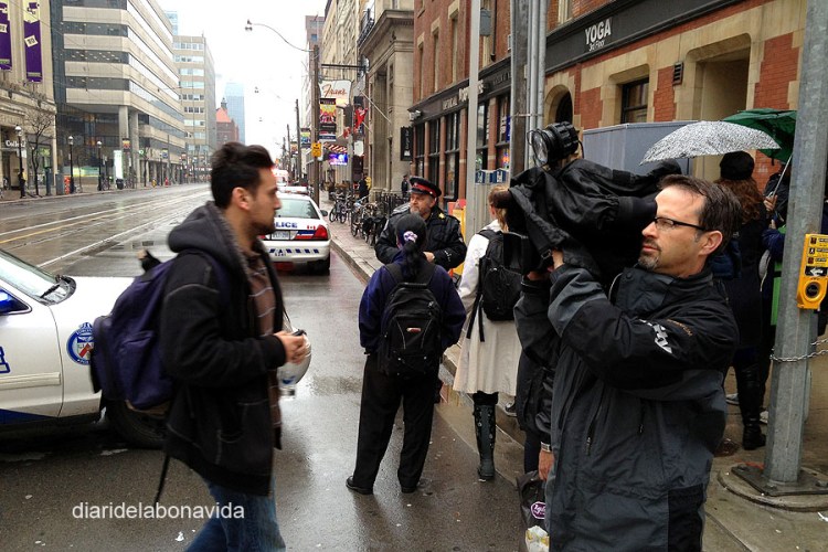 Els mitjans de comunicació s'apropen ràpidament al lloc dels fets