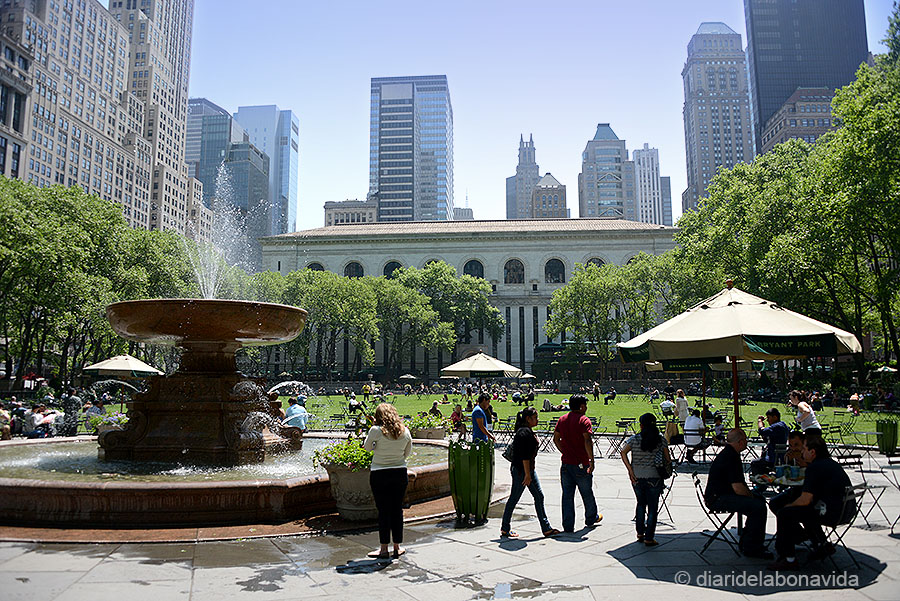 La font de Bryant Park està situada en un dels laterals