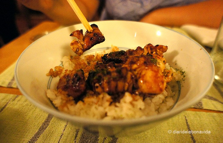 Yakitori (pollastre) amb arròs 