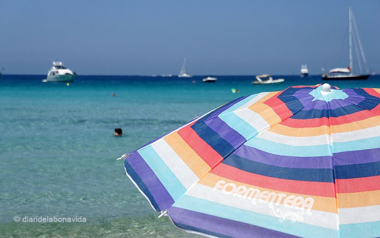 Els iots i vaixells donen un toque de glamour a l'illa