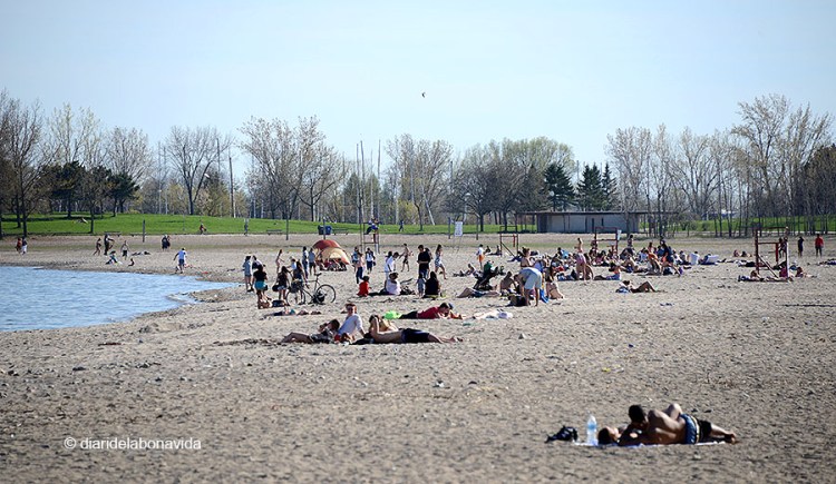 Quan comença el bon temps ja podem veure un munt de banyistes. En ple agost deu ser terrible!!