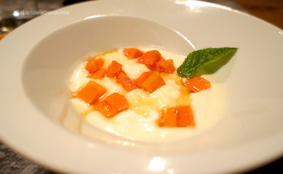 Iogurt artesà amb maracuià i mel