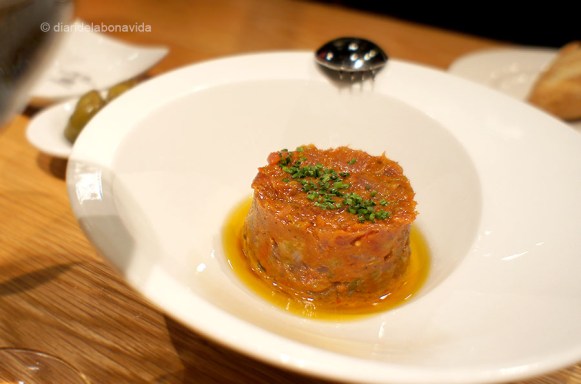 Tàrtar de tonyina i tomàquet confitat