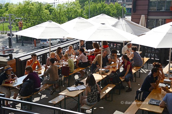 Podem trobar alguna cafeteria on agafar forces
