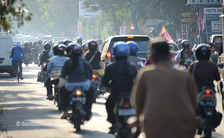 Milers de motocicletes inunden la ciutat de Yogyakarta