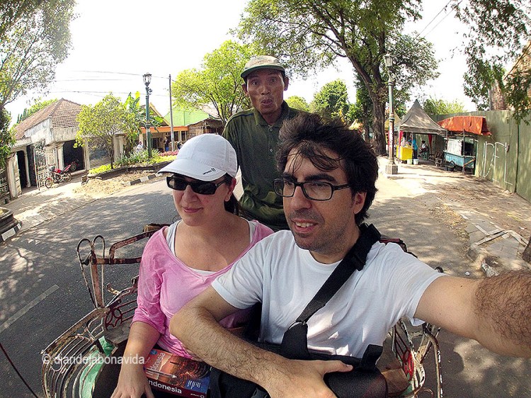 Els ‟becaks” són el mitjà de transport més barat per recòrrer la ciutat