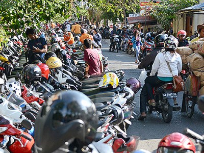 Ruta per Indonèsia (2a part). Visitem Solo, Semarang i un&nbsp;hospital.
