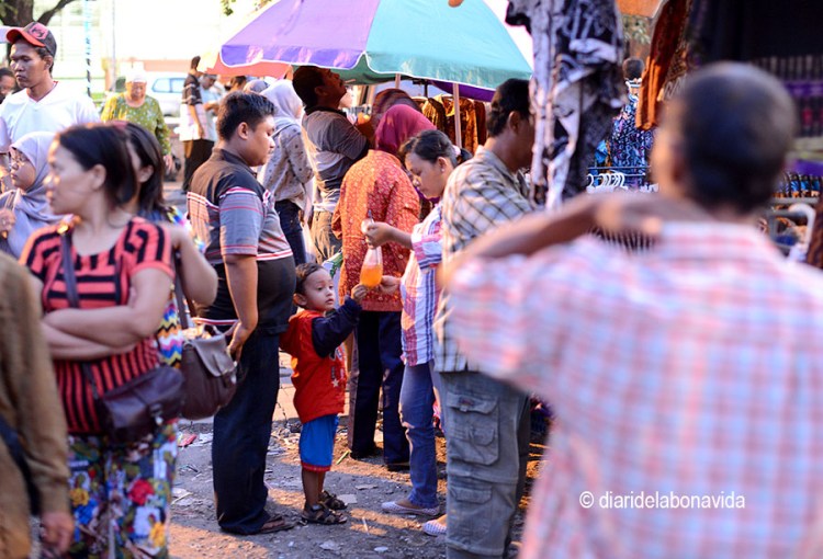Un petit mercat a la ciutat de Solo