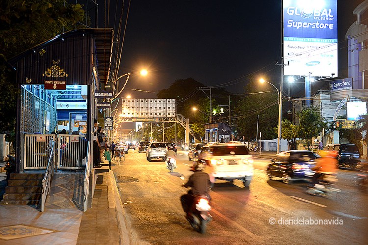 Ciutat de Semarang al vespre