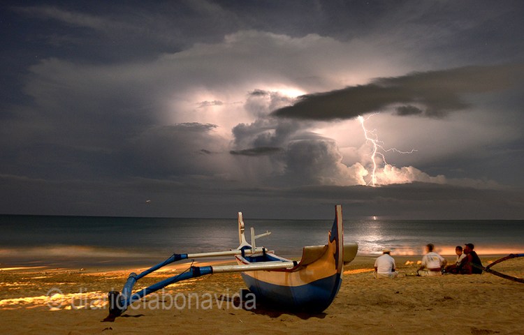 Gaudim de la tempesta, i tenim la sort de fotografiar llamps