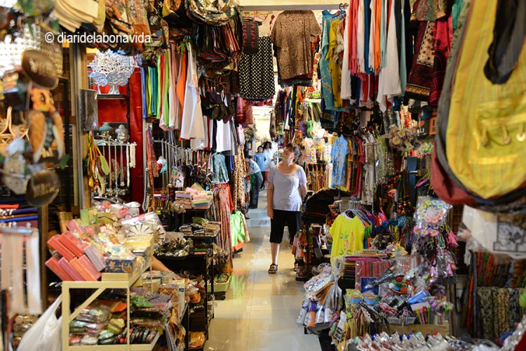 Regals, souvenirs i figuretes de tot tipus.