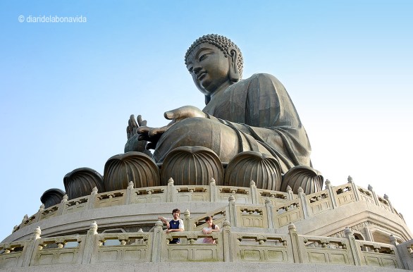 Sota el Buda Gegant de Lantau