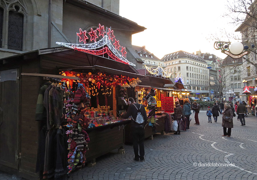 Laussane, Suiza. Mercat Nadal Place Saint François
