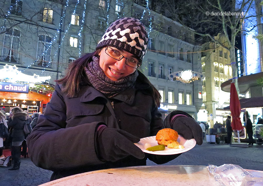 Tastant els ‟Malakoff au fromage et kirsch”, una mescla de patata i formatge al forn.