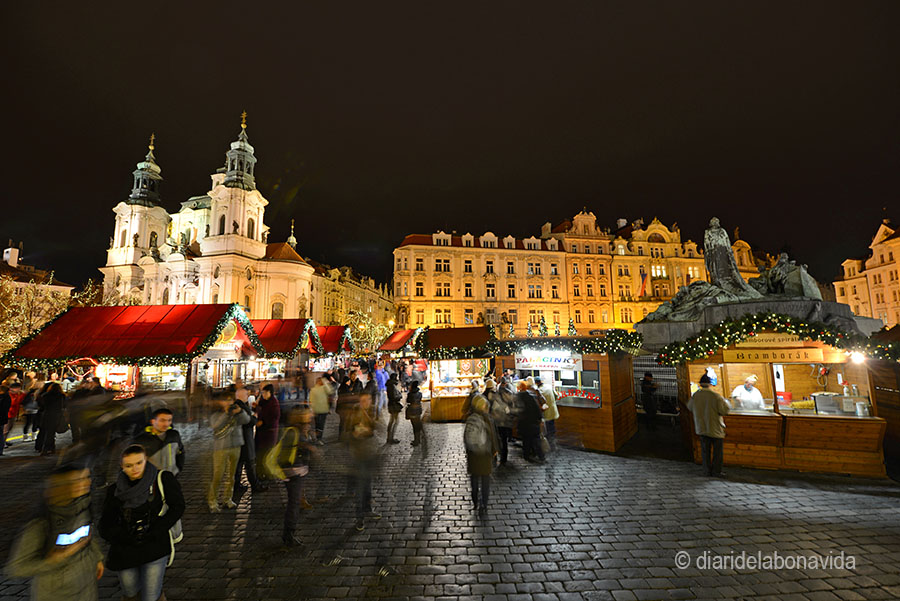 --Mercat de Nadal a la Plaça Vella de Praga. Staroměstské náměstí