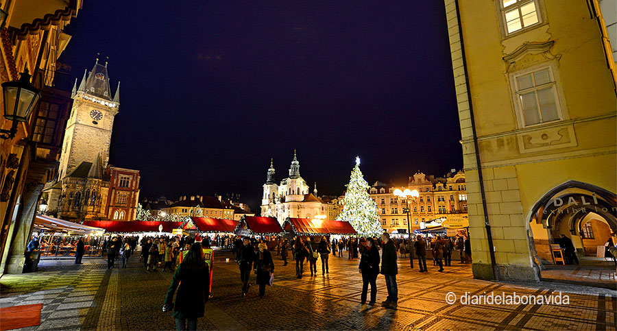 --Mercat de Nadal a la Plaça Vella de Praga. Staroměstské náměstí