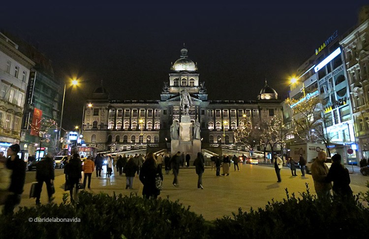 Museu Nacional vist des de la Plaça Wenceslao