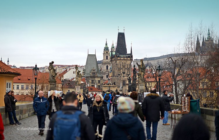 El Pont Carlos sempre és ple de vida